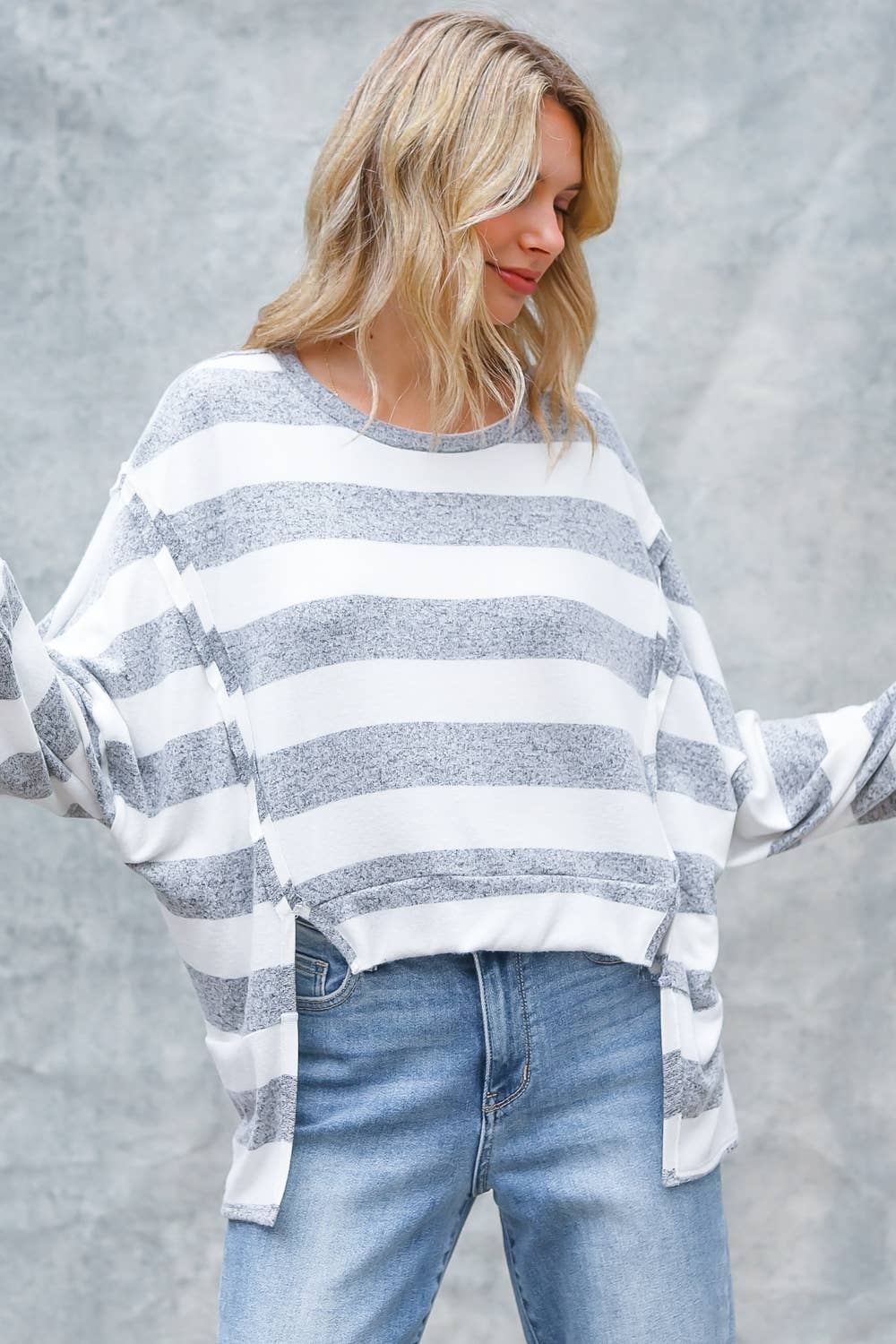 LONG SLEEVE WITH SLITS STRIPE PULLOVER TOP