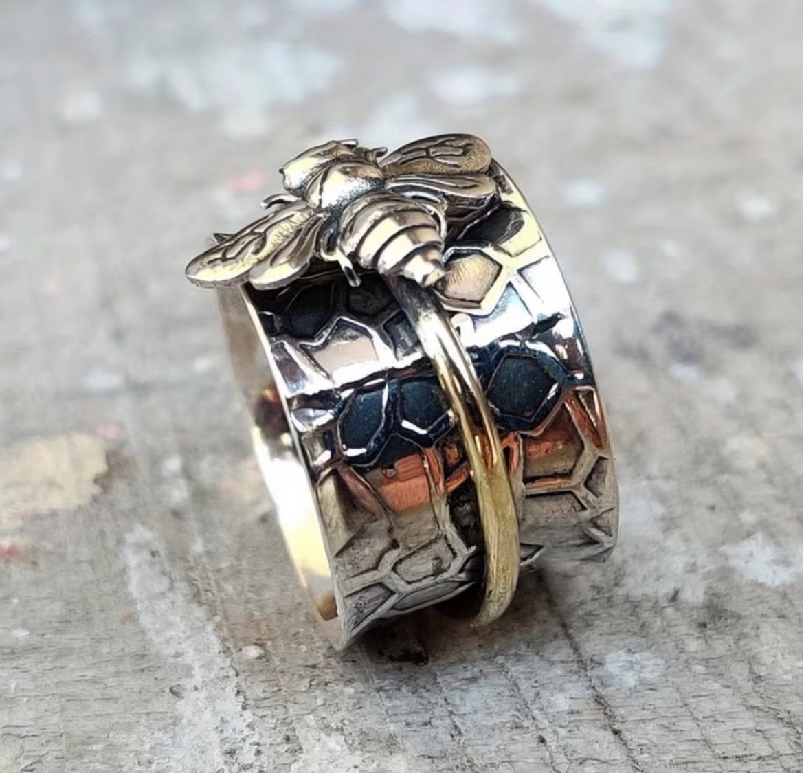 Bee Spinner Ring