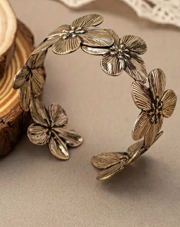 Retro Texture Floral Bracelet