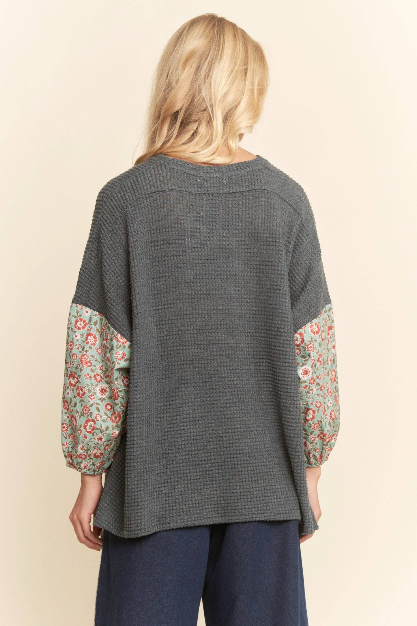 WAFFLE KNIT MULTI-FLOWER PRINT SLEEVES TOP