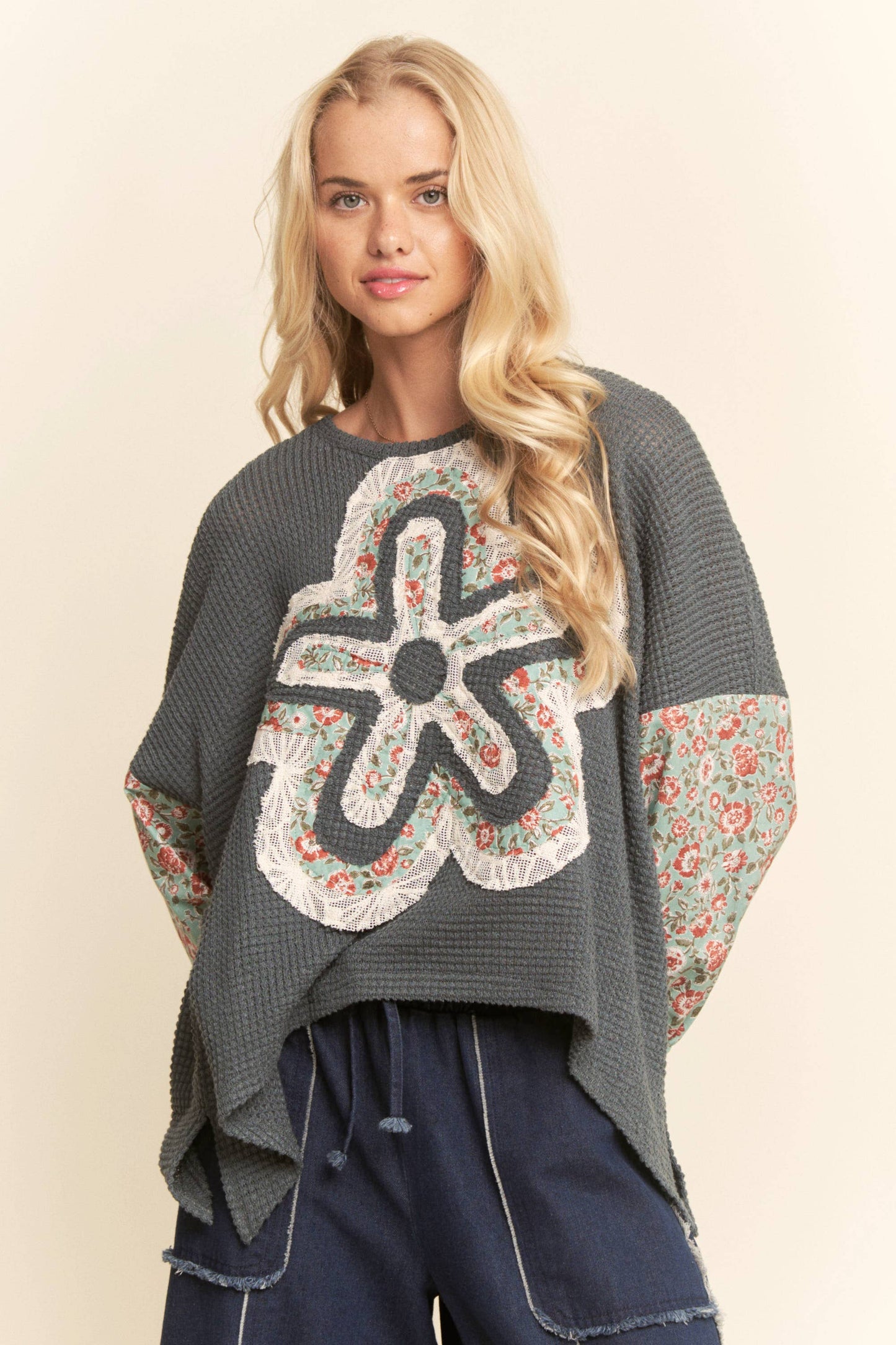 WAFFLE KNIT MULTI-FLOWER PRINT SLEEVES TOP
