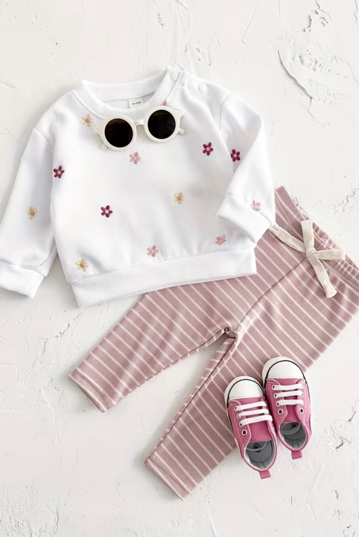 Justine’s Embroidered Flower Set