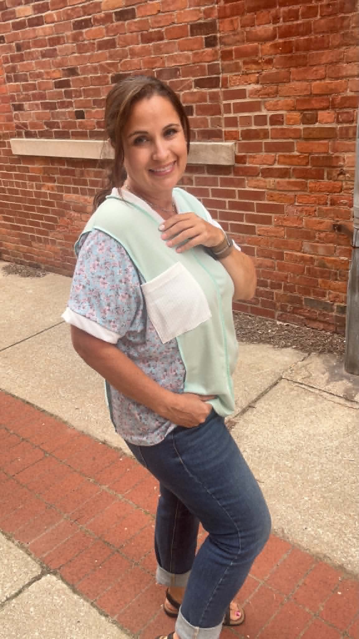 Floral Color Block V-Neck Short Sleeve Pocket Top T5908