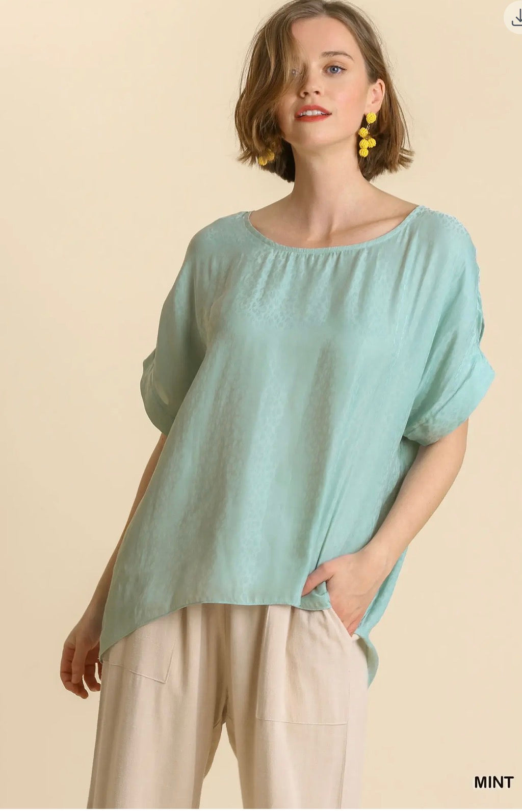UMGEE Animal Jacquard Print Short Dolman Sleeve Top