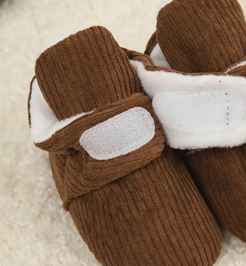 Easy Fasten Closure Slippers