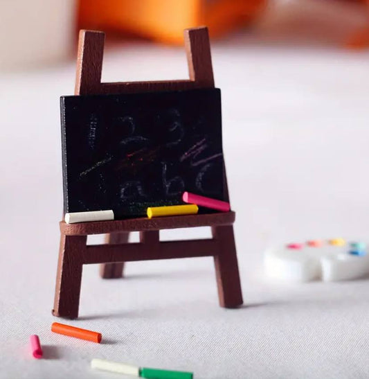 Elf Art Easel with Chalk