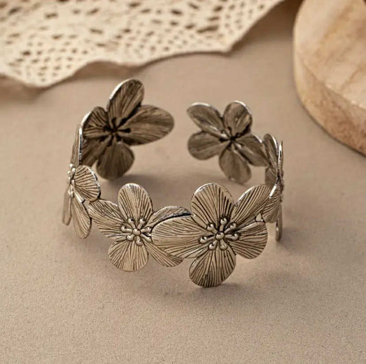 Retro Texture Floral Bracelet