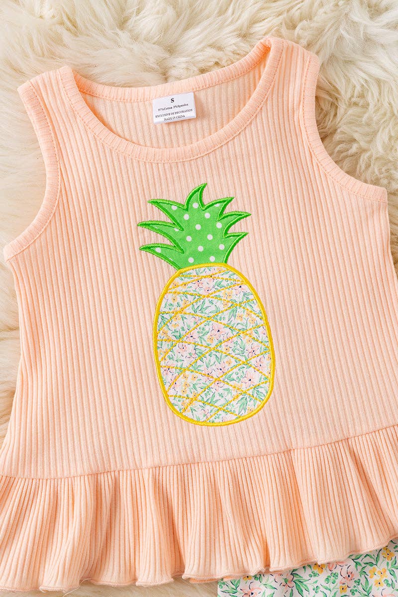 Pineapple application tank top & floral shorts