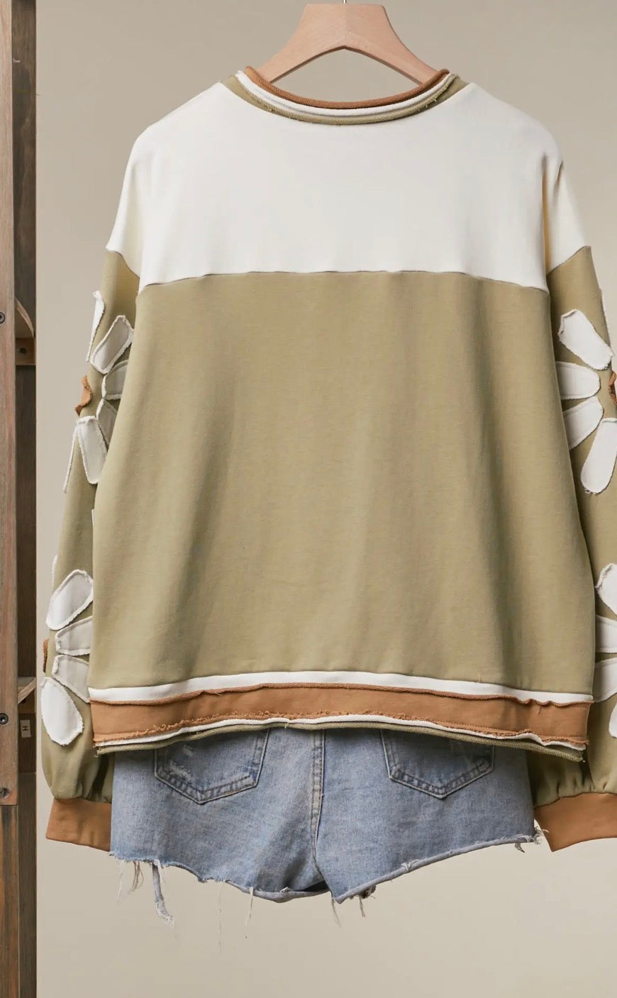 Colorblock Daisy Graphic Top