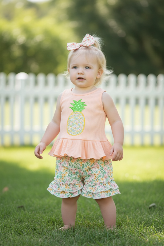 Pineapple application tank top & floral shorts