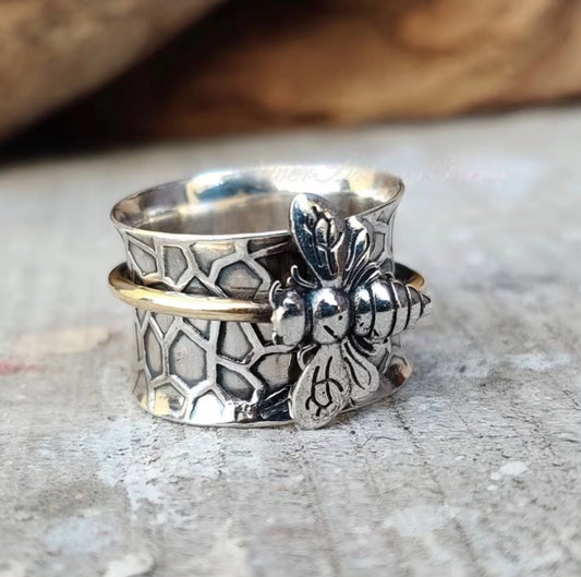 Bee Spinner Ring