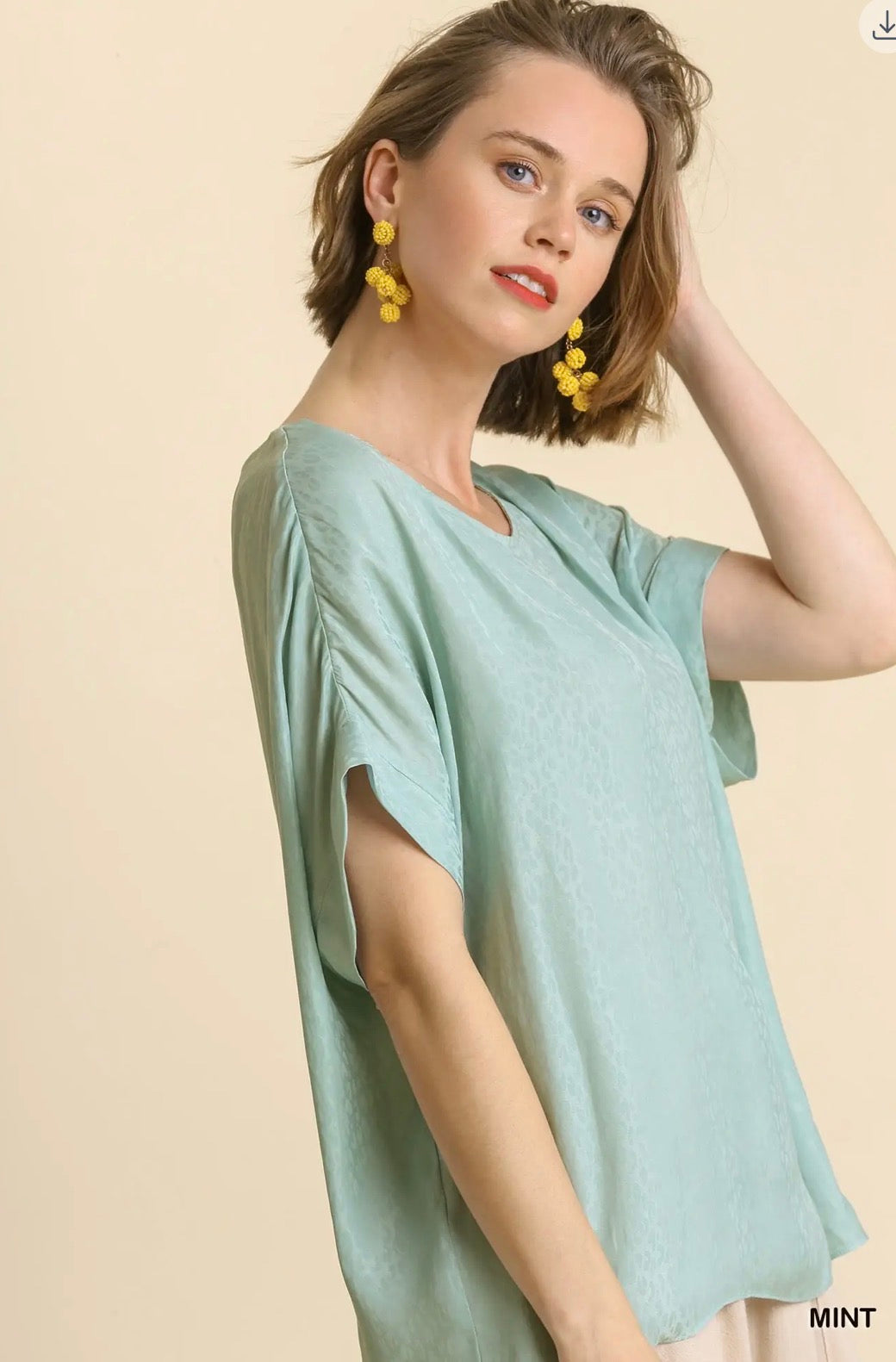UMGEE Animal Jacquard Print Short Dolman Sleeve Top