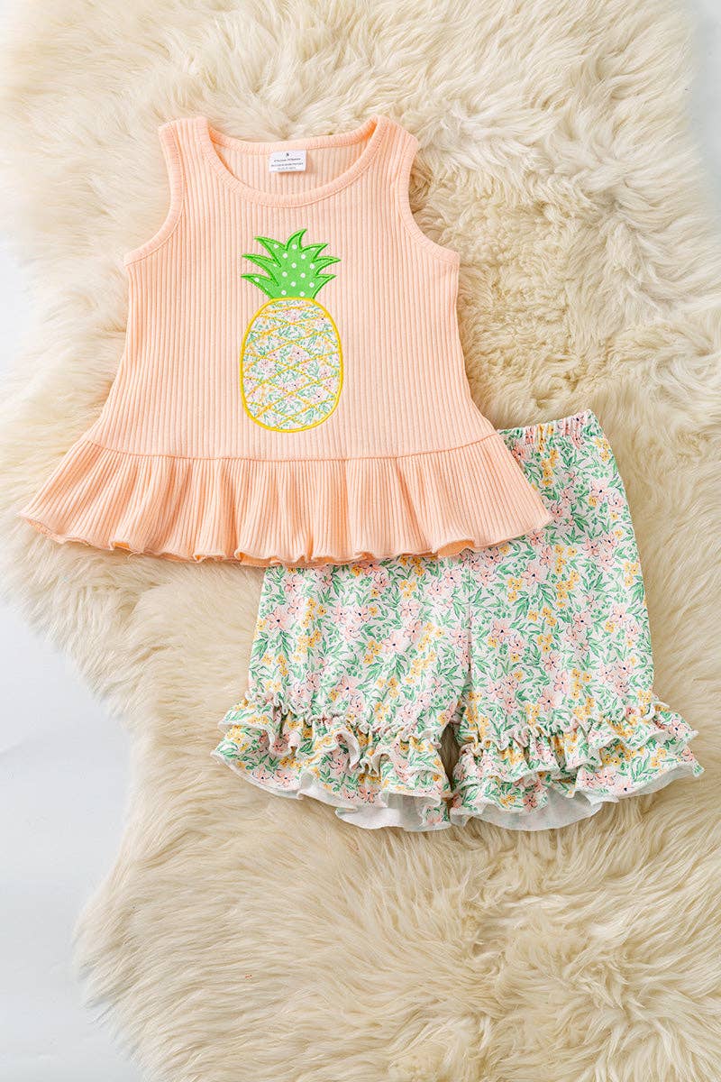 Pineapple application tank top & floral shorts