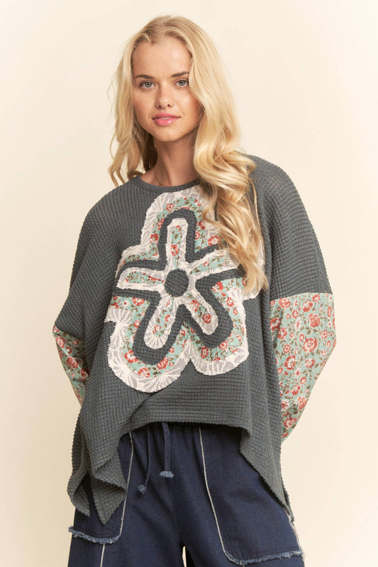 WAFFLE KNIT MULTI-FLOWER PRINT SLEEVES TOP